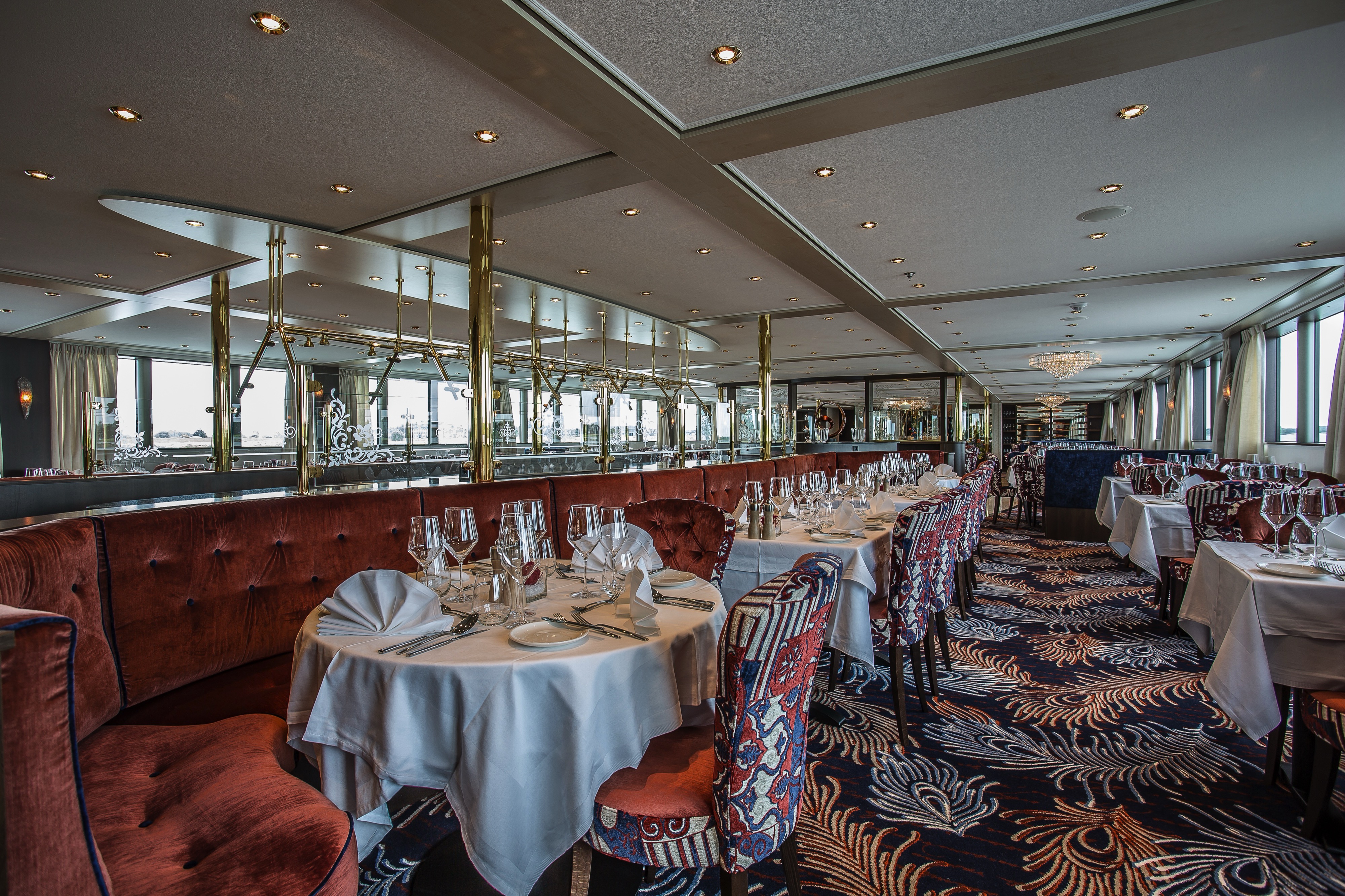 MS Oscar Wilde - Main Restaurant